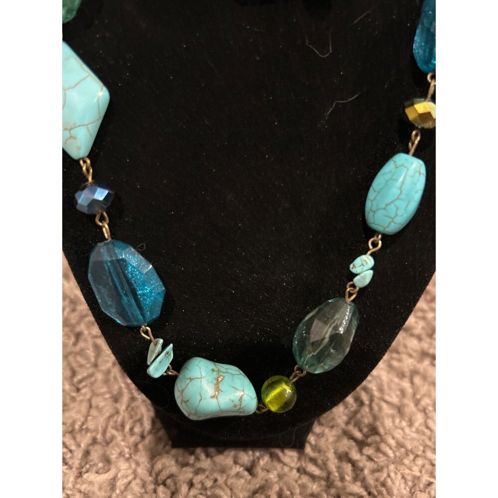 Vintage Faux Turqoise Necklace - Picture 3 of 4